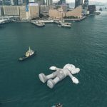 「ＫＡＷＳ ＨＯＬＩＤＡＹ」 海に浮かぶ巨大アート登場